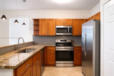 Casa en venta en Miami, Florida, 4 dormitorios, 193.24 m2 № 2286133 - foto 7