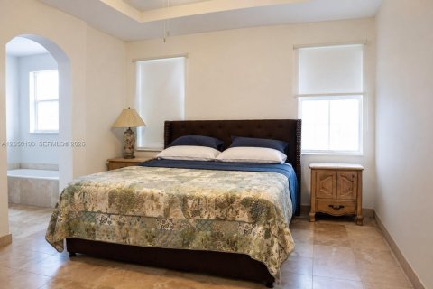 Casa en venta en Miami, Florida, 4 dormitorios, 193.24 m2 № 2286133 - foto 18