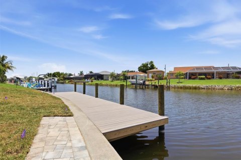 Villa ou maison à vendre à Port Charlotte, Floride: 4 chambres, 325.16 m2 № 2225134 - photo 12