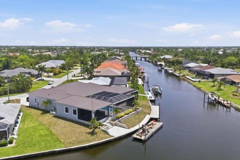 Villa ou maison à vendre à Port Charlotte, Floride: 4 chambres, 325.16 m2 № 2225134 - photo 14