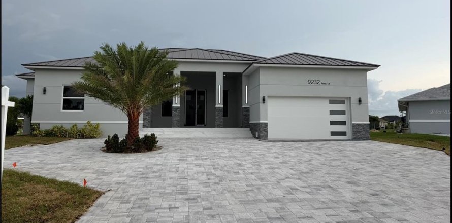 Villa ou maison à Port Charlotte, Floride 4 chambres, 325.16 m2 № 2225134
