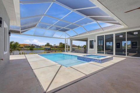 Villa ou maison à vendre à Port Charlotte, Floride: 4 chambres, 325.16 m2 № 2225134 - photo 8