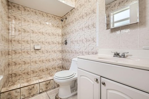 House in Lauderhill, Florida 3 bedrooms, 159.33 sq.m. № 1756173 - photo 13