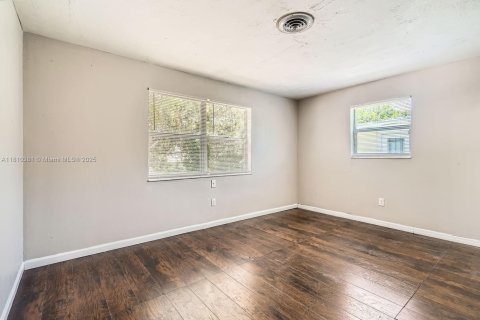 House in Lauderhill, Florida 3 bedrooms, 159.33 sq.m. № 1756173 - photo 11