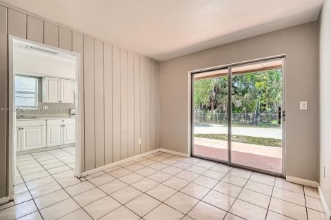 House in Lauderhill, Florida 3 bedrooms, 159.33 sq.m. № 1756173 - photo 6