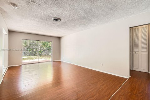 House in Lauderhill, Florida 3 bedrooms, 159.33 sq.m. № 1756173 - photo 4
