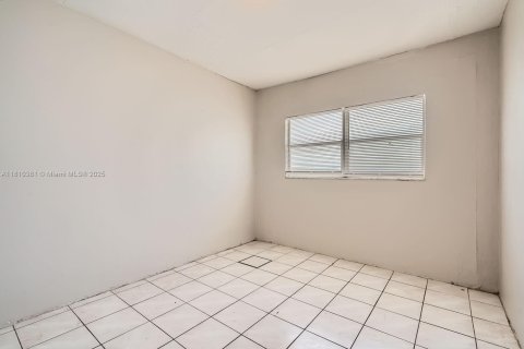 House in Lauderhill, Florida 3 bedrooms, 159.33 sq.m. № 1756173 - photo 19