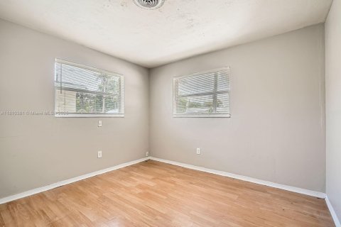 House in Lauderhill, Florida 3 bedrooms, 159.33 sq.m. № 1756173 - photo 16