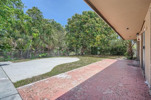 House in Lauderhill, Florida 3 bedrooms, 159.33 sq.m. № 1756173 - photo 21