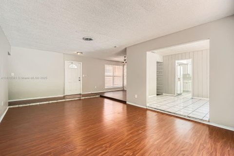 House in Lauderhill, Florida 3 bedrooms, 159.33 sq.m. № 1756173 - photo 5