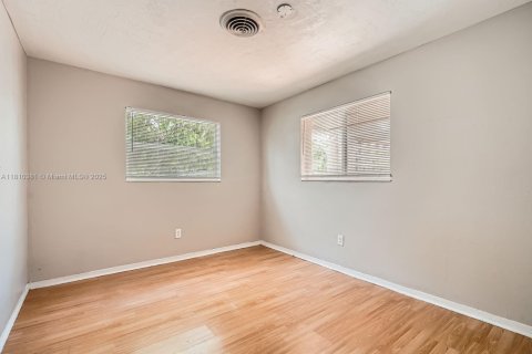 House in Lauderhill, Florida 3 bedrooms, 159.33 sq.m. № 1756173 - photo 14