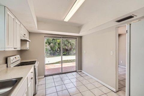 House in Lauderhill, Florida 3 bedrooms, 159.33 sq.m. № 1756173 - photo 7