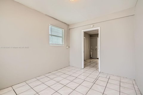 House in Lauderhill, Florida 3 bedrooms, 159.33 sq.m. № 1756173 - photo 20