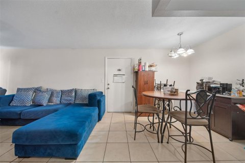 Condo in Orlando, Florida, 2 bedrooms  № 1887077 - photo 22