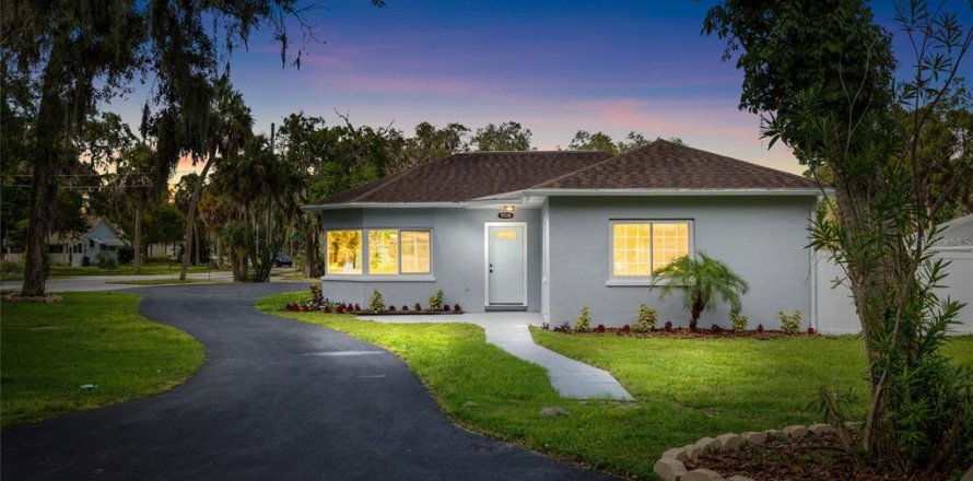 Casa en New Port Richey, Florida 3 dormitorios, 182.83 m2 № 1831487