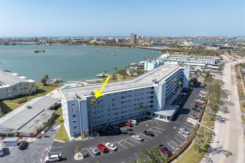 Condo in South Pasadena, Florida, 1 bedroom  № 1532809 - photo 30