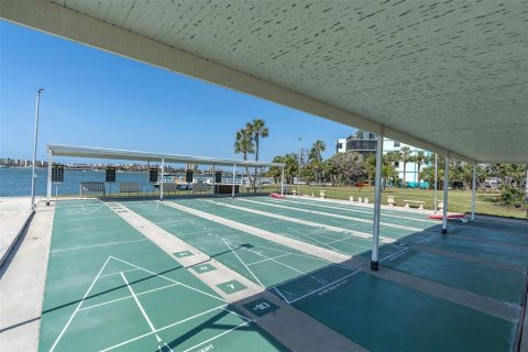 Condo in South Pasadena, Florida, 1 bedroom  № 1532809 - photo 27
