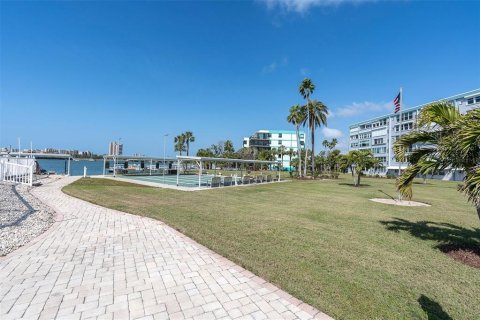 Condo in South Pasadena, Florida, 1 bedroom  № 1532809 - photo 26