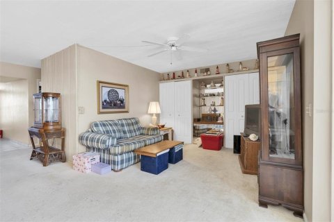 Condo in South Pasadena, Florida, 1 bedroom  № 1532809 - photo 9