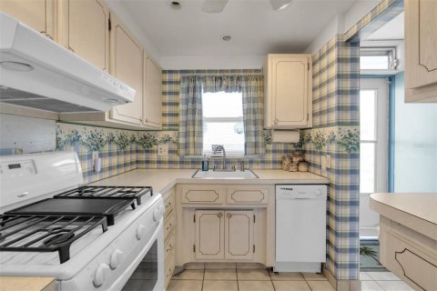 Condo in South Pasadena, Florida, 1 bedroom  № 1532809 - photo 13