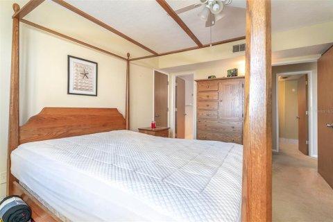 Condo in South Pasadena, Florida, 1 bedroom  № 1532809 - photo 17