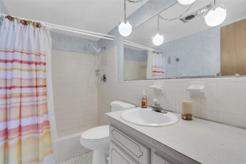 Condo in South Pasadena, Florida, 1 bedroom  № 1532809 - photo 19
