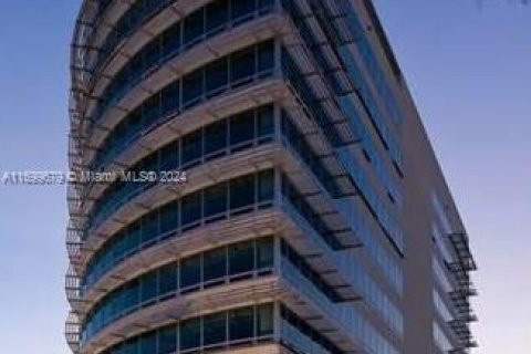 Commercial property in Aventura, Florida № 2077096 - photo 1
