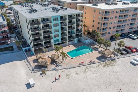 Condominio en venta en Madeira Beach, Florida, 1 dormitorio, 80.36 m2 № 1591029 - foto 27