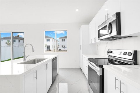 Townhouse in Miami, Florida 5 bedrooms № 1994159 - photo 12