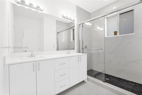 Townhouse in Miami, Florida 5 bedrooms № 1994159 - photo 19