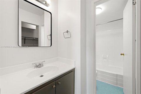 Condo in North Miami, Florida, 1 bedroom  № 1704436 - photo 12