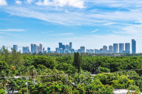 Condo in North Miami, Florida, 1 bedroom  № 1704436 - photo 18