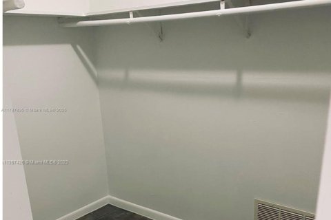 Condo in North Miami, Florida, 1 bedroom  № 1704436 - photo 5