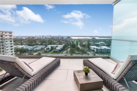 Condo in Bal Harbour, Florida, 2 bedrooms  № 1868606 - photo 9