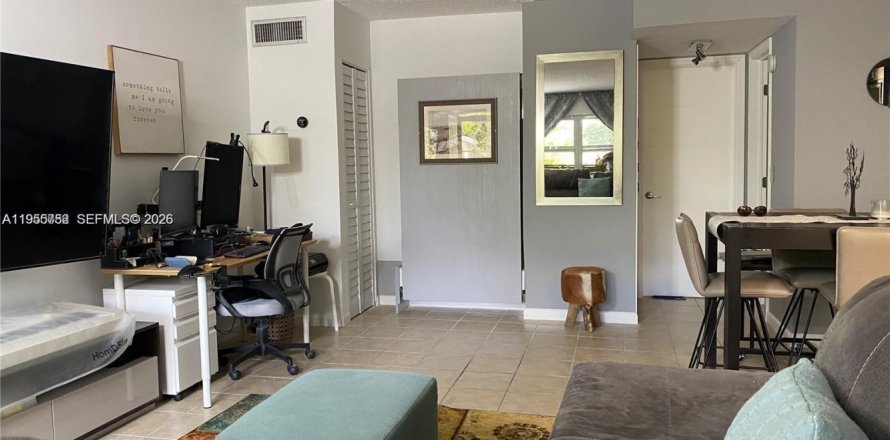 Condo à Hollywood, Floride, 1 chambre № 2009719