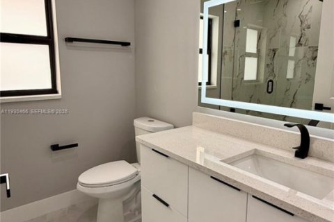 House in Lehigh Acres, Florida 3 bedrooms № 1989252 - photo 14