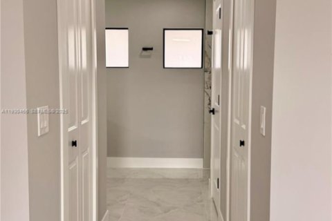 House in Lehigh Acres, Florida 3 bedrooms № 1989252 - photo 8