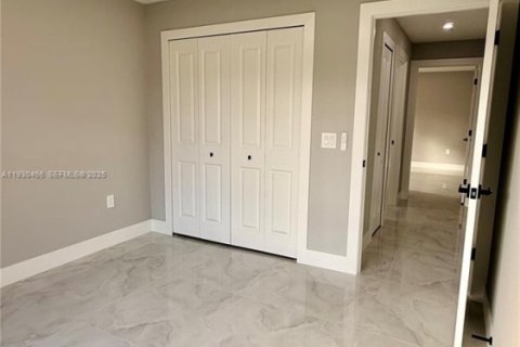 House in Lehigh Acres, Florida 3 bedrooms № 1989252 - photo 13