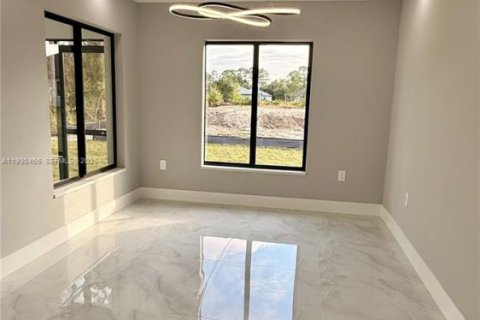 House in Lehigh Acres, Florida 3 bedrooms № 1989252 - photo 5