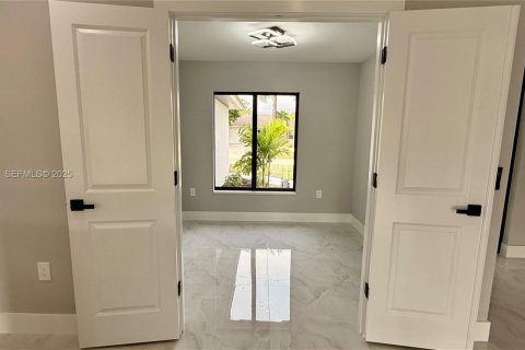 House in Lehigh Acres, Florida 3 bedrooms № 1989252 - photo 3