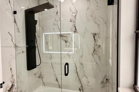 House in Lehigh Acres, Florida 3 bedrooms № 1989252 - photo 15