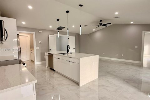 House in Lehigh Acres, Florida 3 bedrooms № 1989252 - photo 6