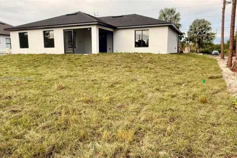 House in Lehigh Acres, Florida 3 bedrooms № 1989252 - photo 22