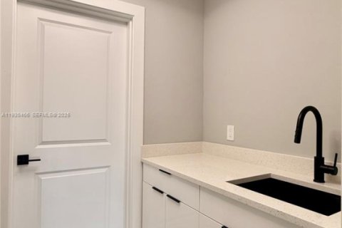 House in Lehigh Acres, Florida 3 bedrooms № 1989252 - photo 18