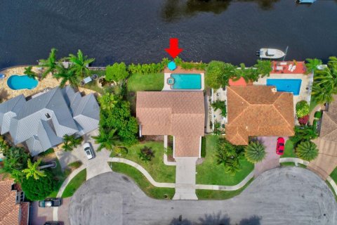 Снять в аренду виллу или дом в Бока-Ратон, Флорида 4 спальни, 242.38м2, № 1065707 - фото 1
