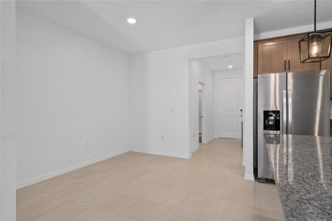 Townhouse in Oviedo, Florida 4 bedrooms, 172.52 sq.m. № 2205845 - photo 10