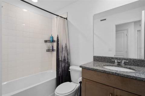 Townhouse in Oviedo, Florida 4 bedrooms, 172.52 sq.m. № 2205845 - photo 17