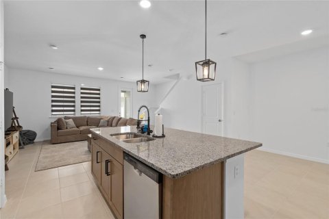 Townhouse in Oviedo, Florida 4 bedrooms, 172.52 sq.m. № 2205845 - photo 12
