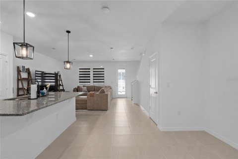 Townhouse in Oviedo, Florida 4 bedrooms, 172.52 sq.m. № 2205845 - photo 6
