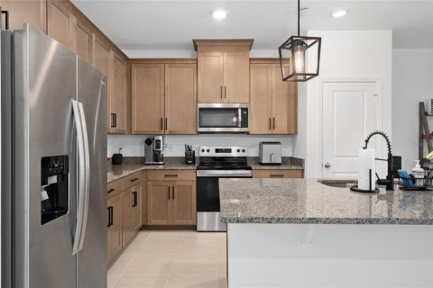 Townhouse in Oviedo, Florida 4 bedrooms, 172.52 sq.m. № 2205845 - photo 8